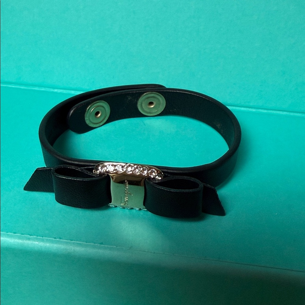 Elegant Black Bow Bracelet Authentic Ferragamo - Picture 2 of 2
